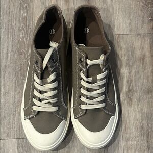 Women’s Canvas Sneakers